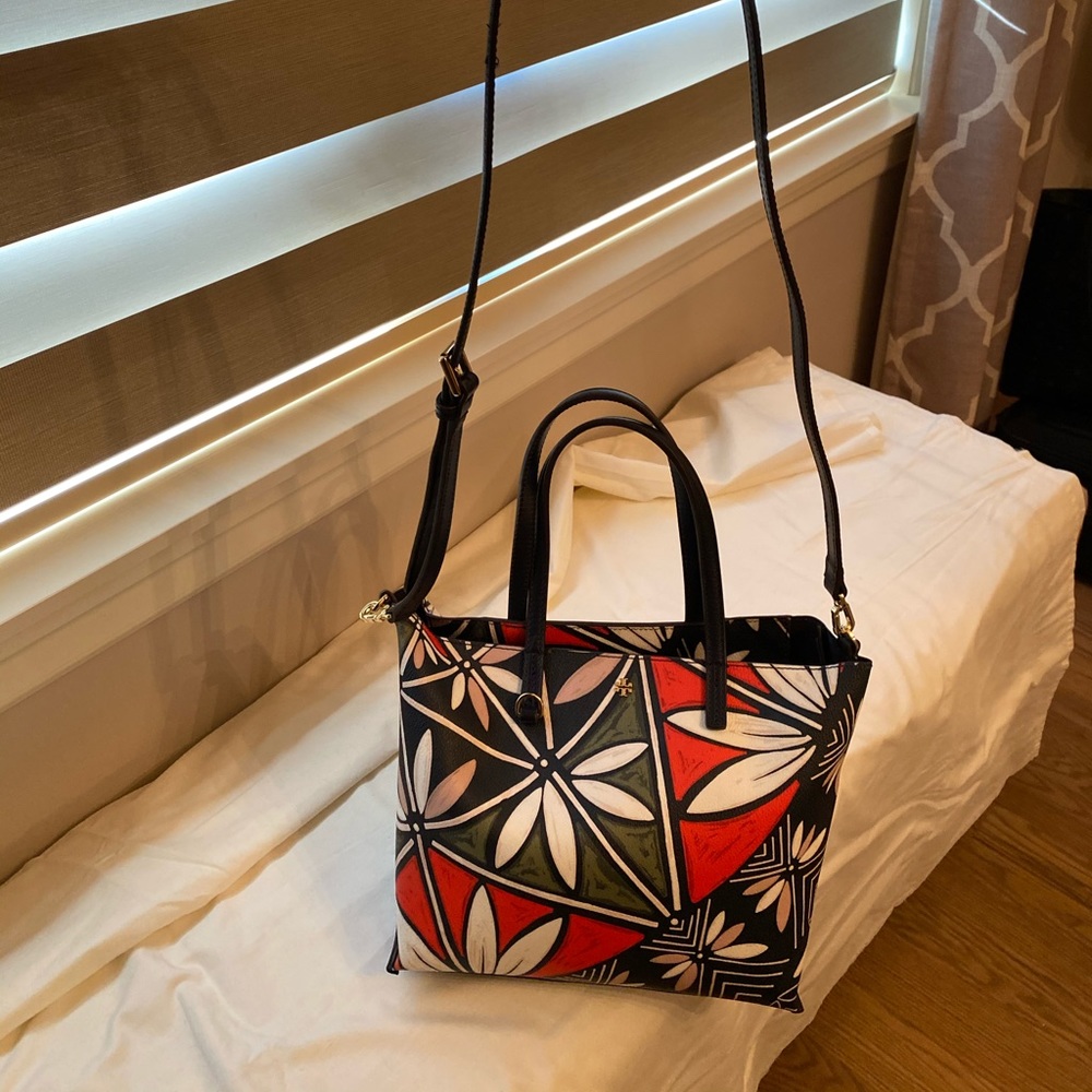 🌺 Tory Burch Coated Canvas Tote 🌺 - Picture 4 of 8